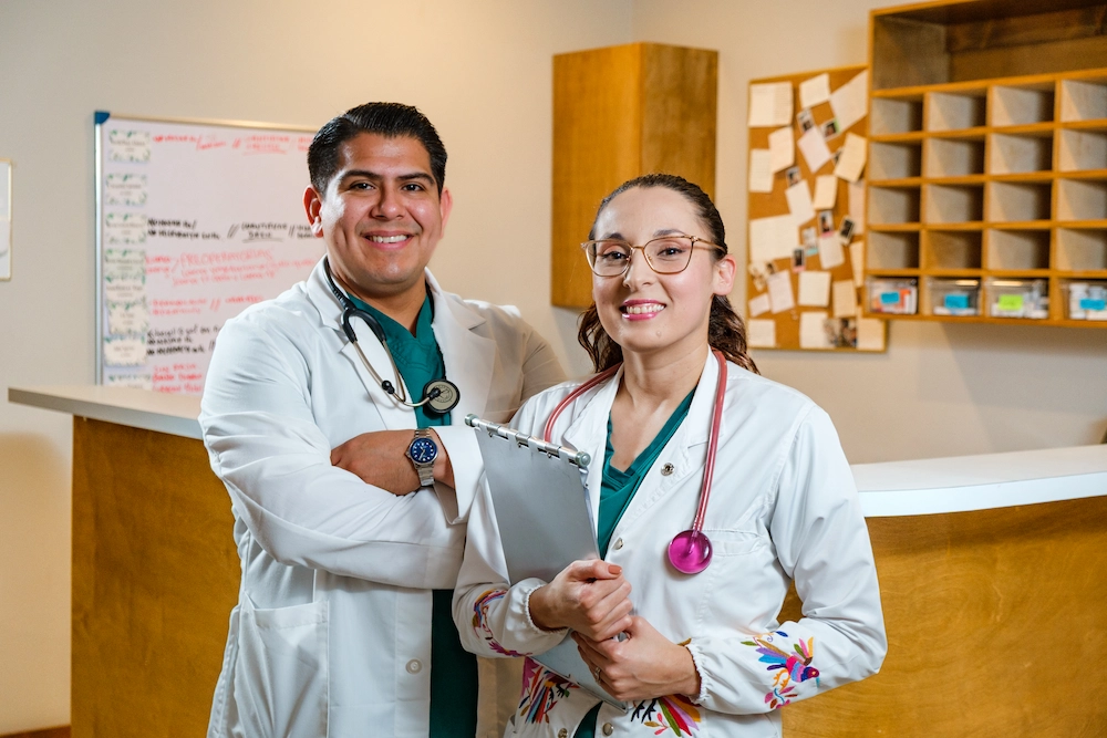 La doctora cecilia y el dr raul son los directores y medicos a cargo de proteger tu salud en tu estadia en palmas recovery